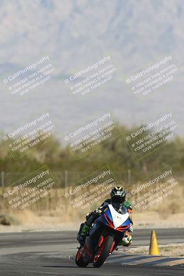 media/Oct-30-2025-Racers Edge (Thu) [[dabbdaf680]]/3-B Group/Session 2 Turn 2/